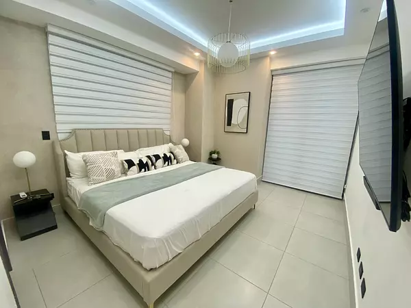 apartamentos - Piso alto de venta amueblada en La Esmeralda 9