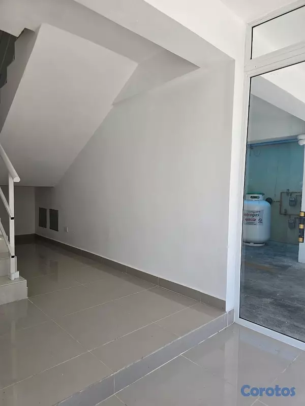 apartamentos - vendo nuevo independencia piso 4 tres habitaciones dos baños dos parqueos balcón 11