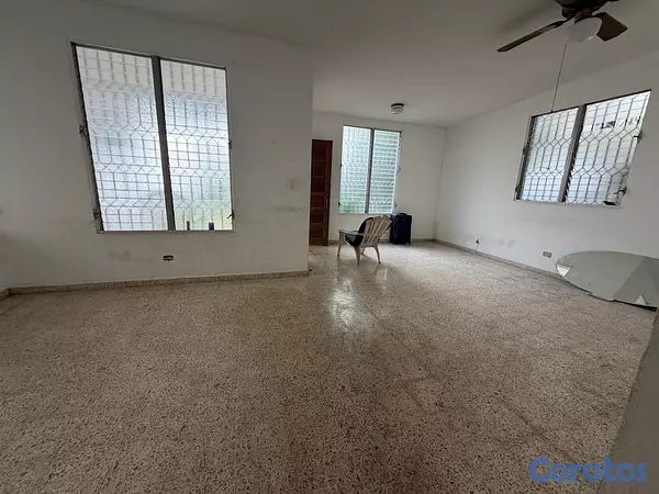 apartamentos - vendo casa jardines del Sur jardín patio tres habitaciones ideal para remodelar  10