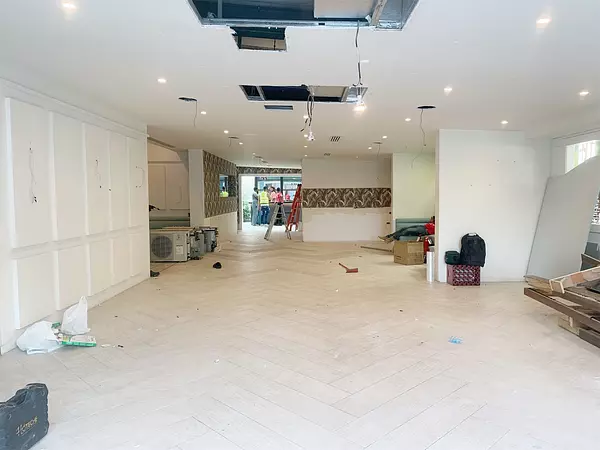 oficinas y locales comerciales - Local amplio en Piantini 400 m 7