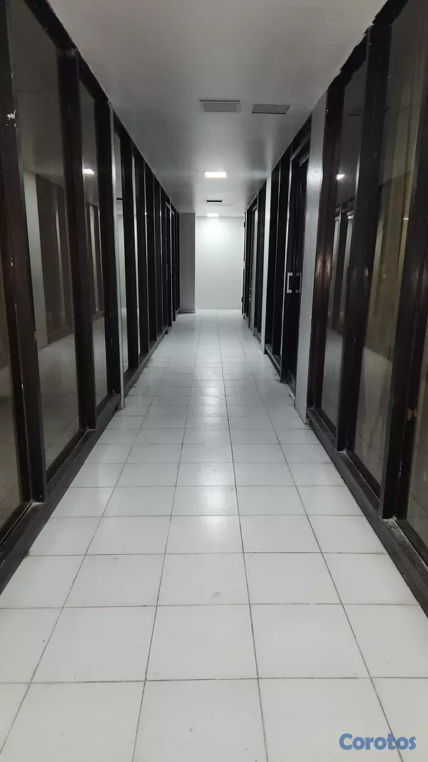 oficinas y locales comerciales - LOCAL CON EXCELENTE UBICACIÓN AV 27 DE FEBRERO FRE 6