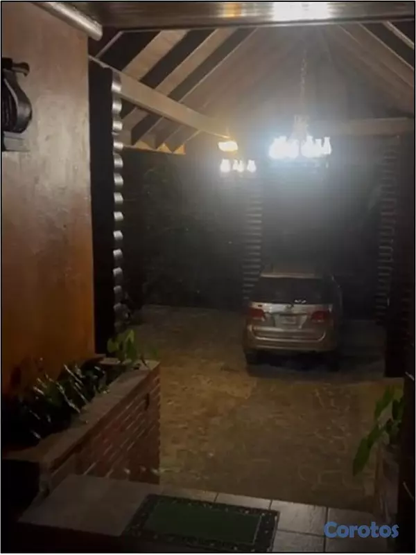 casas vacacionales y villas - Excelente Villa 2 Niveles en Loma Atravesada   de  4