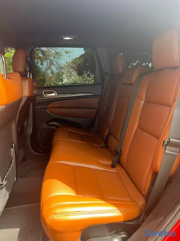 jeepetas y camionetas - Jeep Grand Cherokee Laredo 2014
 6