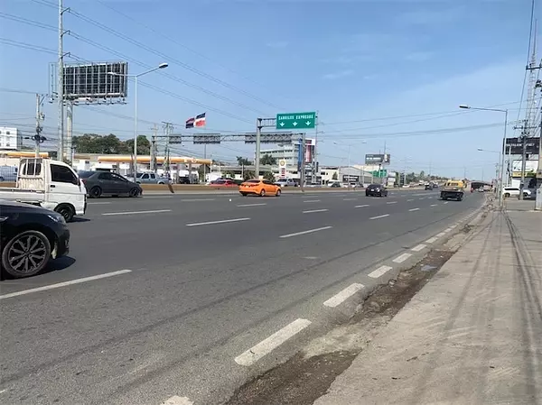 oficinas y locales comerciales - Excelente local 450 metros  prados 5