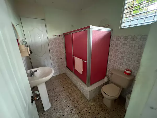 casas - Casa en Boca Chica – Ideal para Vivir o Invertir   9