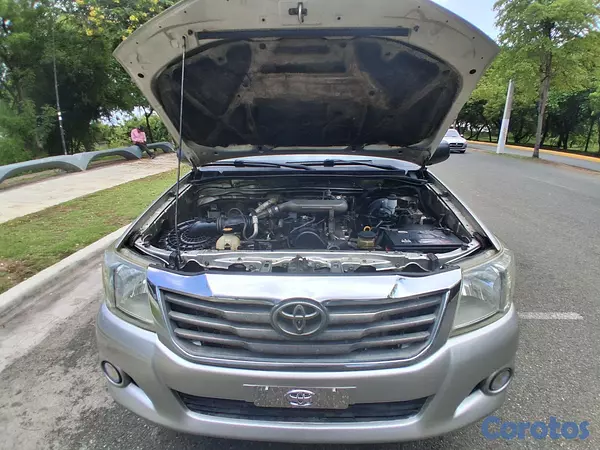 jeepetas y camionetas - Toyota hilux 2015 5