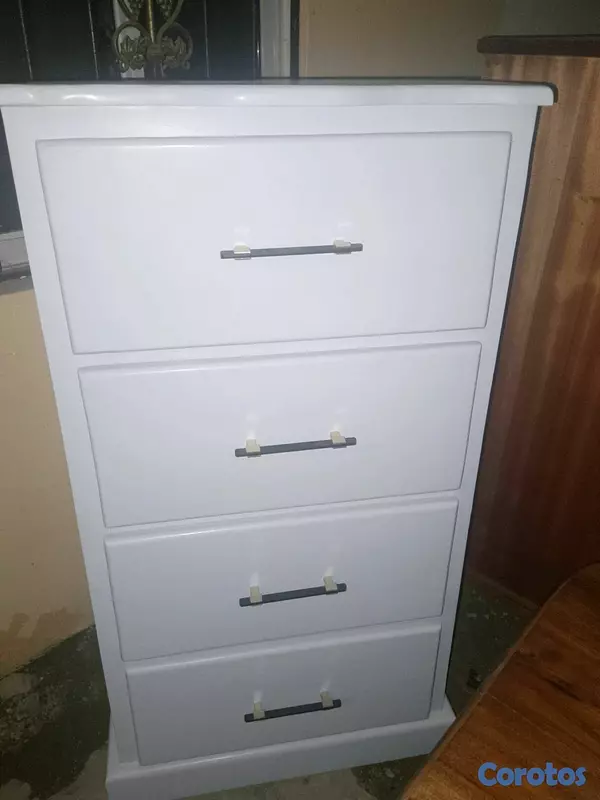 muebles y colchones - BIURY Gris claro 4 gavetas 
Pino tratando 
Lakiado 
Precio $ 9,500 pesos 

 2