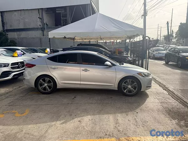 carros - Hyundai Elantra SE 2017 Americano 8