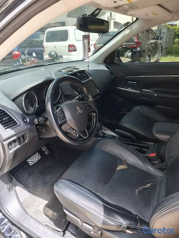 jeepetas y camionetas - Mitsubishi Outlander en muy excelente condiciones 10