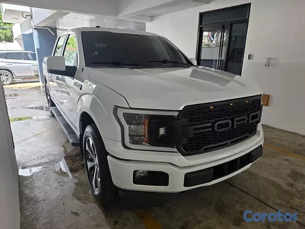 jeepetas y camionetas - Camioneta Ford Blanca en exelente estado  6