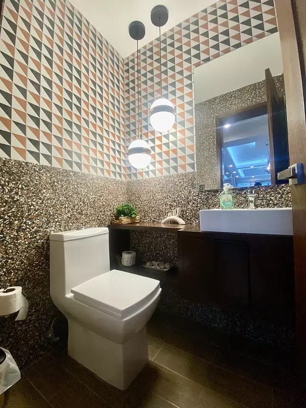 apartamentos - Piso alto de venta amueblada en La Esmeralda 10