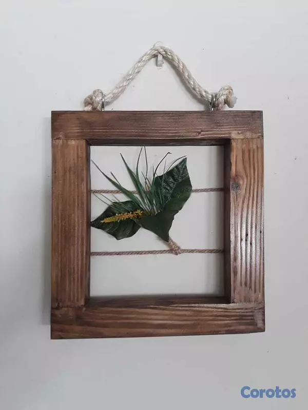 decoración y accesorios - Repisa en Madera con Adorno 