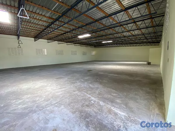 otros inmuebles - Alquilo nave en la Luperón 8