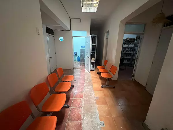 oficinas y locales comerciales - Zona Colonial  Se vende edificio en Zona Colonial  2
