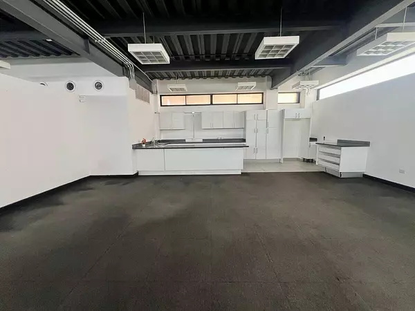 oficinas y locales comerciales - 🔵Alquilo Local 255 mts  2do piso en Paraiso  5