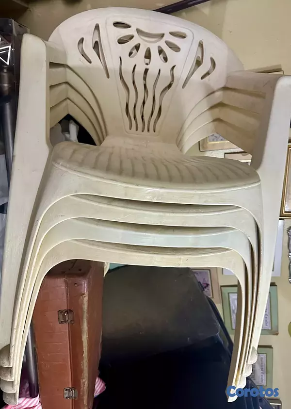 muebles y colchones - ¡Vendo Sillas Blancas Resistentes y Cómodas!