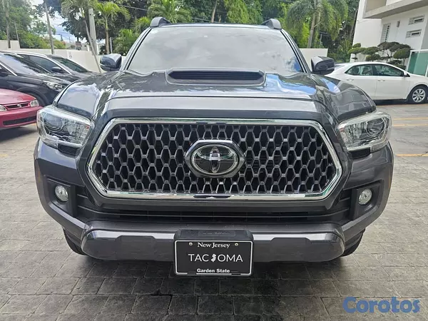 jeepetas y camionetas - Toyota Tacoma 2019 , 4x4 doble cabina, 40,000 millas Gasolina 5