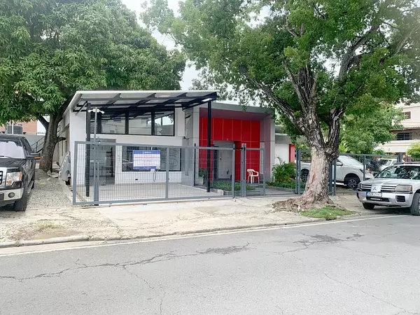 oficinas y locales comerciales - Alquiler local céntrico en los Prados  6