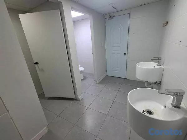 oficinas y locales comerciales - 🔵 Alquilo Nave 450 mts en villa aura  8