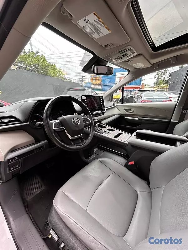 jeepetas y camionetas - TOYOTA SIENNA XLE 2021  13