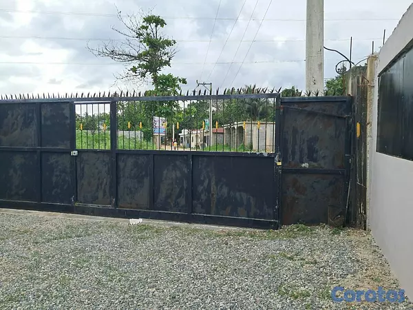 otros inmuebles - Vendo una propiedad de 300 m² con una nave en Bajo 3