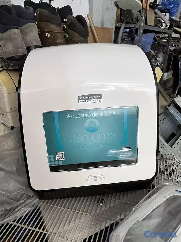 equipos profesionales - secador de manos automático profesional de la marca Kimberly-Clark Professional 2