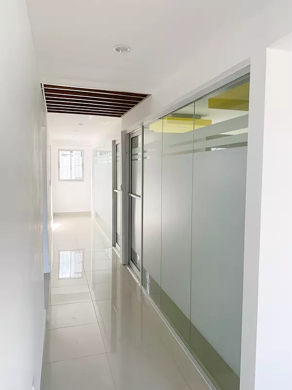 oficinas y locales comerciales - Oficina moderna y corporativa de oportunidad 8