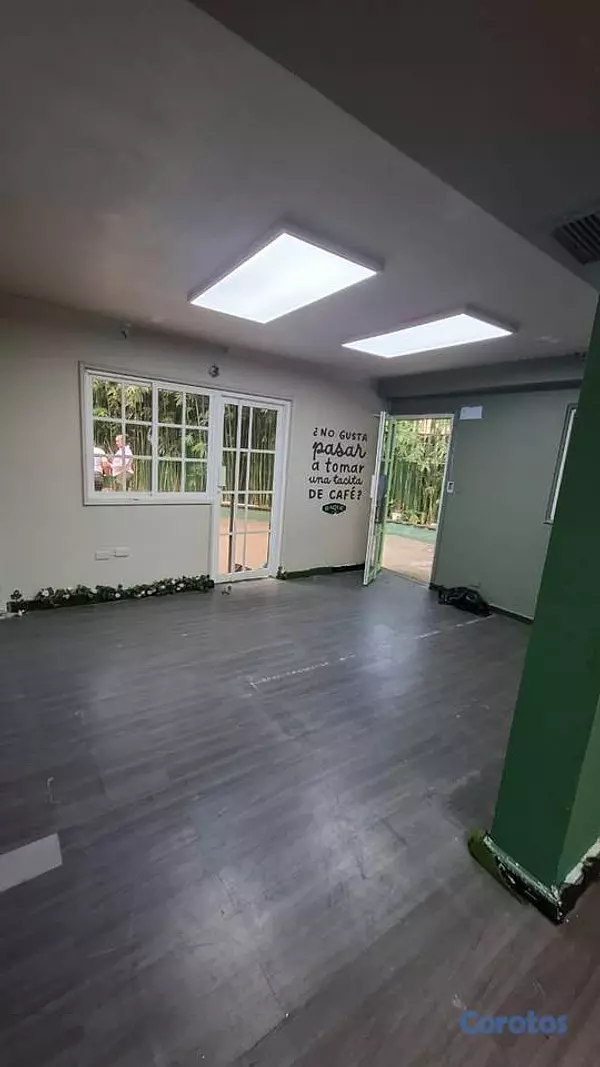 oficinas y locales comerciales - Local comercial de 700mt2 en alquiler en Jardines  10