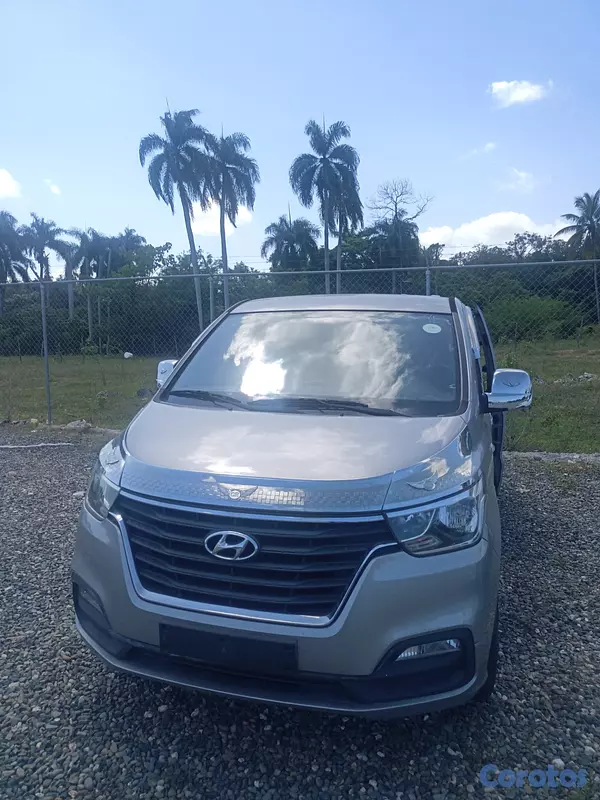 jeepetas y camionetas - Hyundai Grand Starex 2019 Full 12 pasajeros Diesel 8