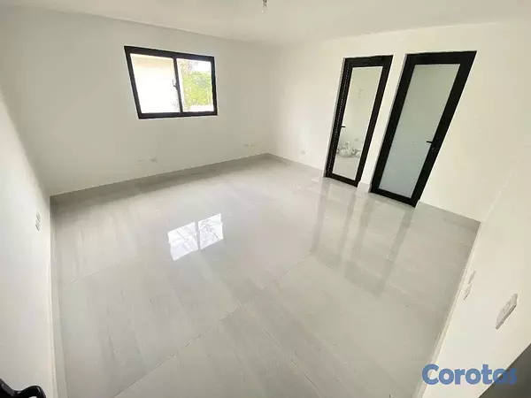 oficinas y locales comerciales - alquiló rosmil loca comercial dos niveles 7 parqueos 4 oficina 4 boa  6