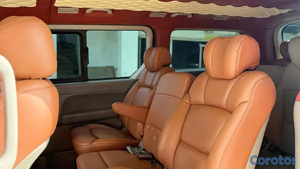 jeepetas y camionetas - 2020 Hyundai Grand Starex Diesel 11 Pasajeros 7