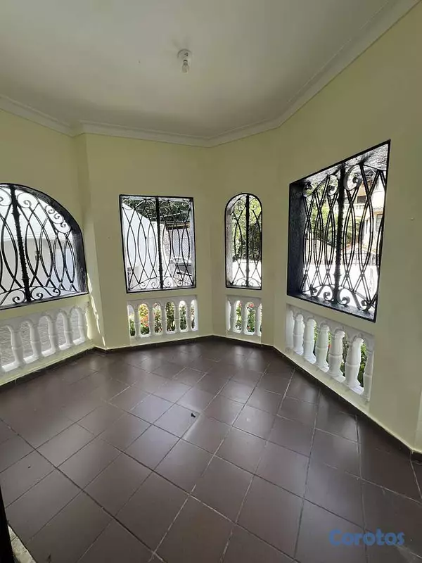casas - Casa de dos niveles en Colinas de los Rios 7