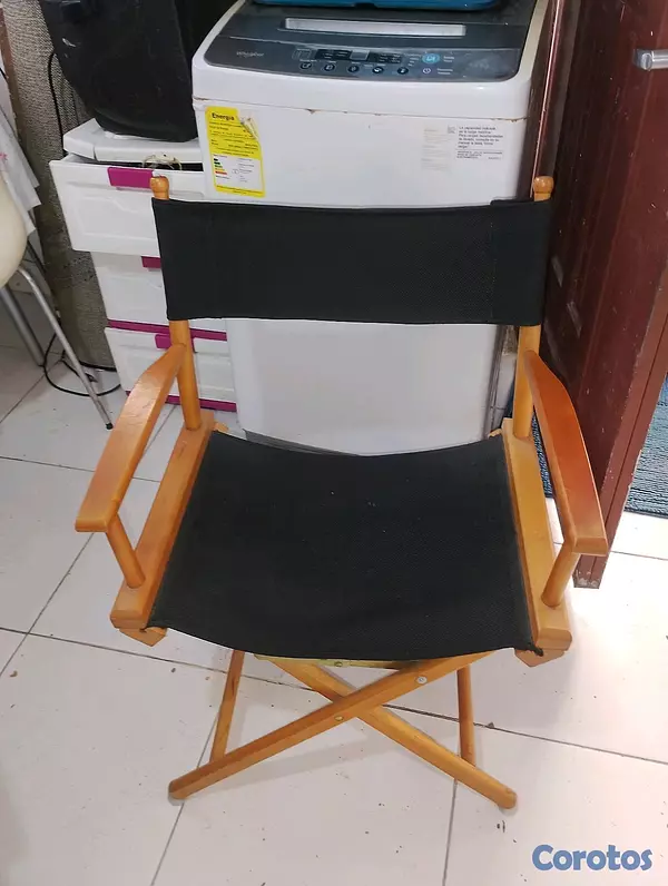 muebles y colchones - sillas de director plegable con marco de madera y lona negra $2500 cada una 3