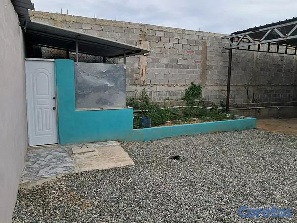otros inmuebles - Vendo una propiedad de 300 m² con una nave en Bajo 4