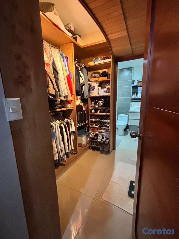 apartamentos - vendo oportunidad alma Rosa primera tres habitaciones dos baños dos parqueos  5