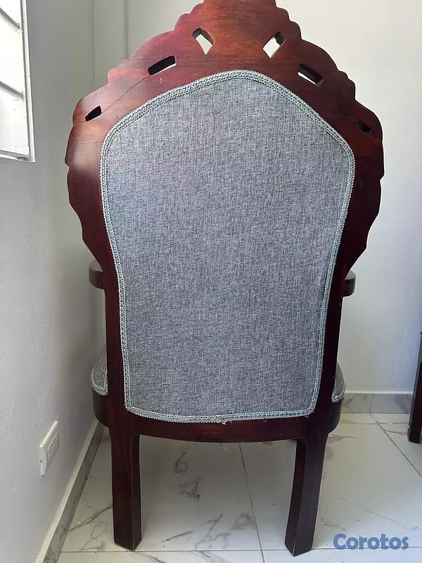 muebles y colchones - Butacas elegantes de caoba y  forrada en tela gris 2
