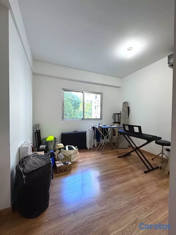 apartamentos - vendo Evaristo Morales piso 4 dos habitaciones dos baños dos parqueos no servici 7