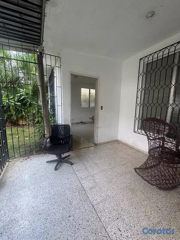 apartamentos - vendo casa jardines del Sur jardín patio tres habitaciones ideal para remodelar  5