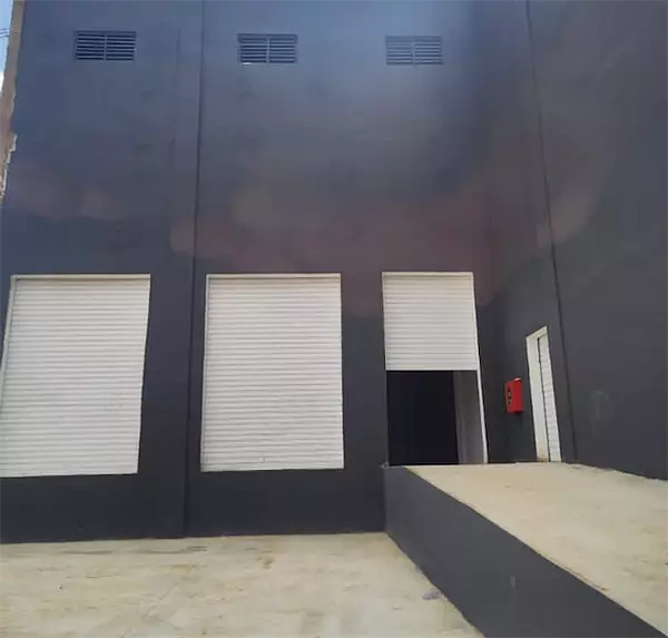 oficinas y locales comerciales - Nave céntrica con buen espacio 7