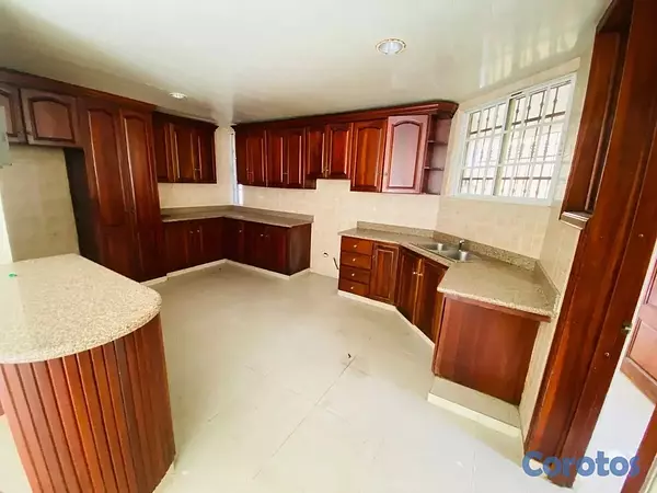 casas - 🏡 ALQUILER DE CASA EN RESIDENCIAL CERRADO – SECTOR 8