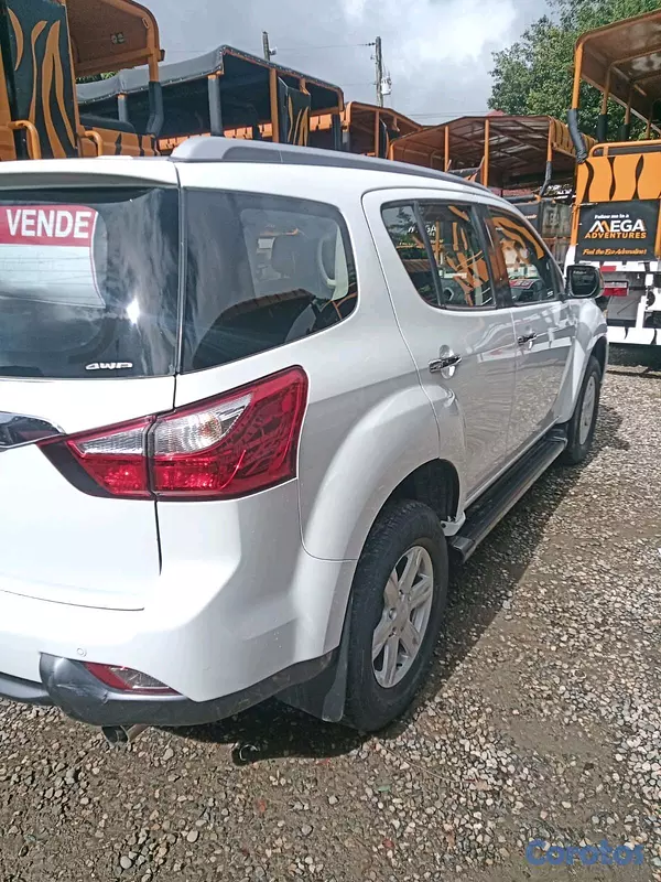 jeepetas y camionetas - IZUSU mux 2016 3
