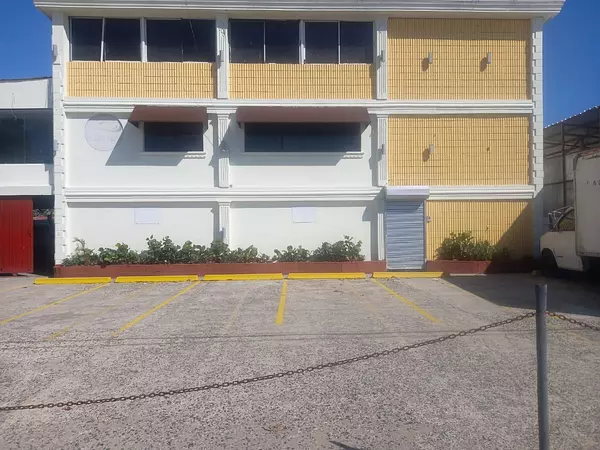 oficinas y locales comerciales - Amplio Local con vista al mar detrás de casa españa 115 mts² 2do nivel , Baño , 1