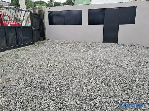 otros inmuebles - Vendo una propiedad de 300 m² con una nave en Bajo 5