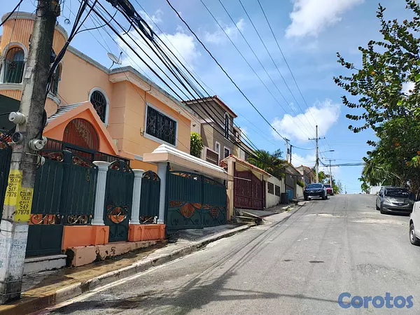 casas - Edificio Multifamiliar - Genera RD$83,500/mes - Fr 11