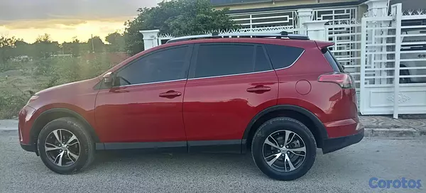 jeepetas y camionetas - Toyota RAV4 LE 2016 9