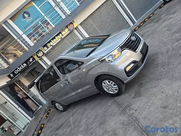 jeepetas y camionetas - HYUNDAI GRAND STAREX 2021 GRIS 16