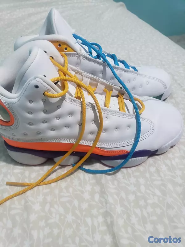 ropa y zapatos - Tenis le sirven a un size 6 y medio o 7 3