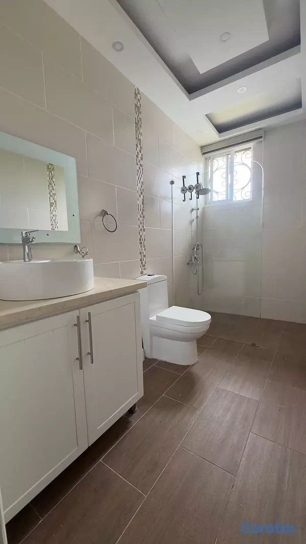 casas - Casa con Patio y Piscina en Ave. 27 de Febrero, Sa 4