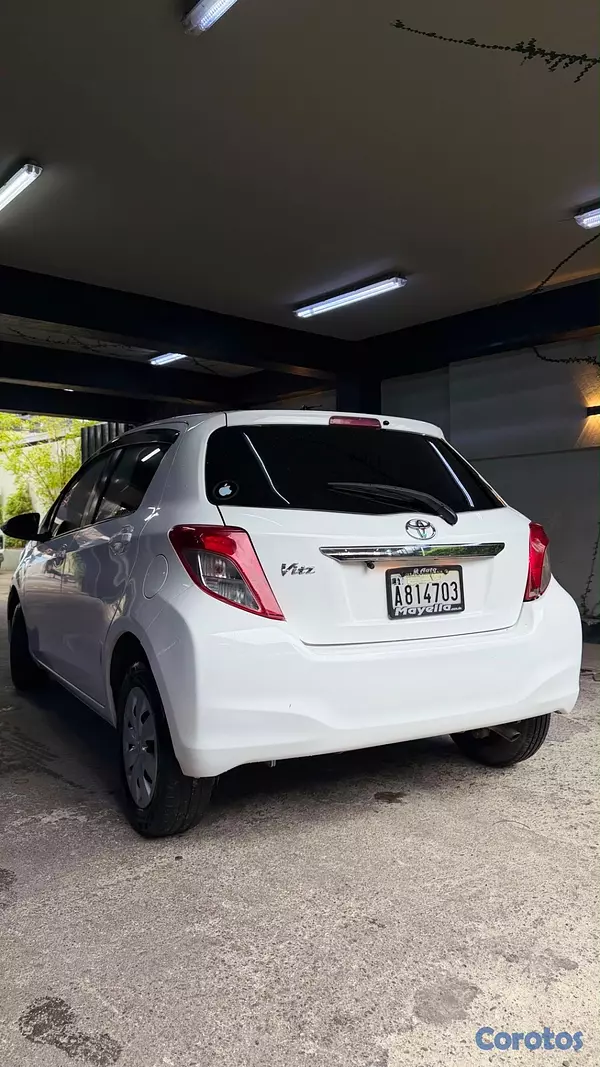 carros - TOYOTA VITZ 2013  9