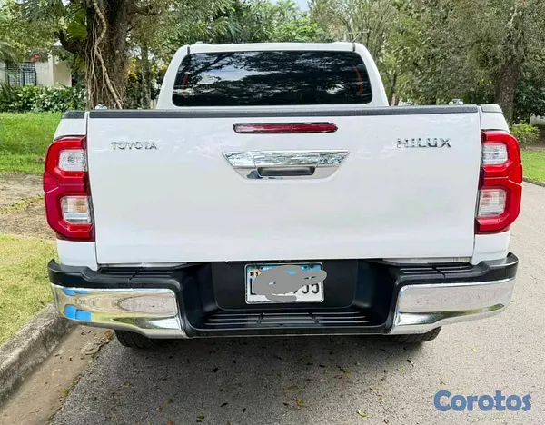 jeepetas y camionetas - Toyota hilux 2017 7
